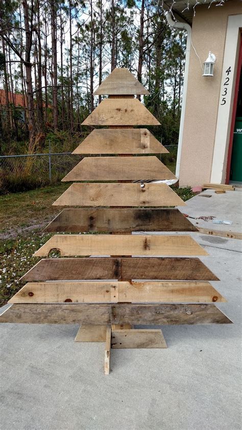Wooden Pallet Tree Christmas